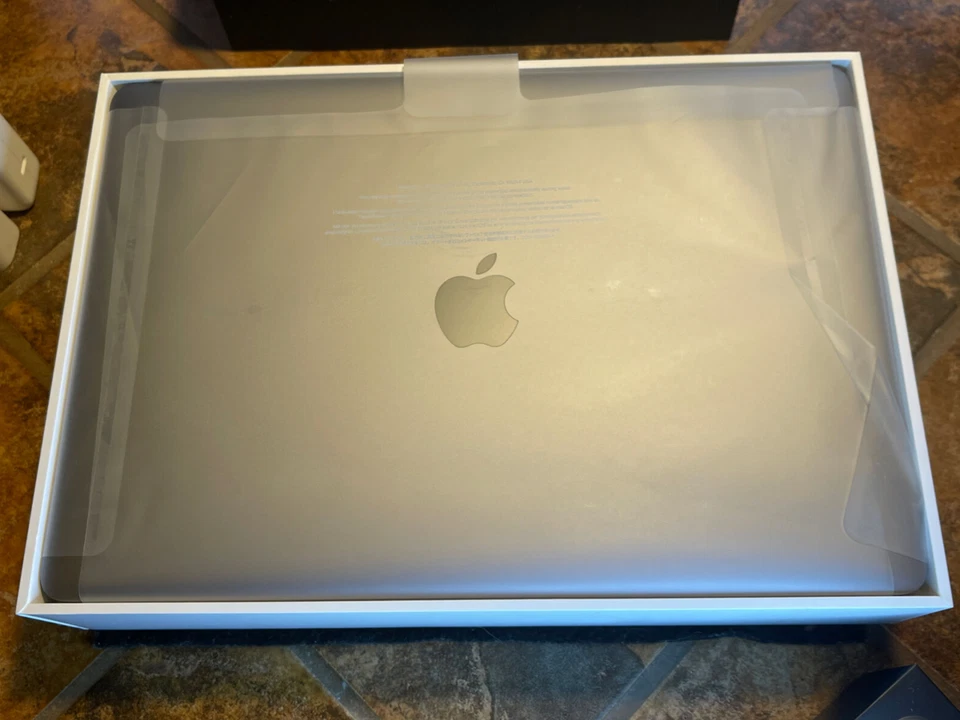 Apple MacBook Air Laptop (2018) 256gb SSD (A1932) 3.6gHz i5 8gb RAM {Touch-ID} - Image 2 of 4