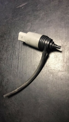 6934159 BMW E60 E61 Scheibenwaschpumpe