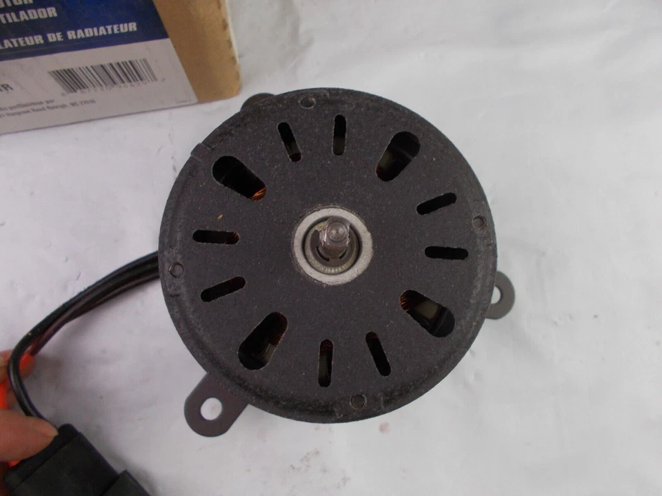 Ventilador de refrigeración del motor Motor CARQUEST 35191 se adapta; Ford Escort y Mercury Tracer Foto 2 de 4