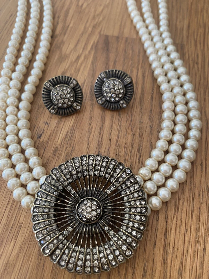 COLLAR Y PENDIENTES HEIDI DAUS PERFECTO PAVÉ CRISTAL BEGIUM DISCO 3 HILOS IMITACIÓN PERLAS❤️ Foto 2 de 4