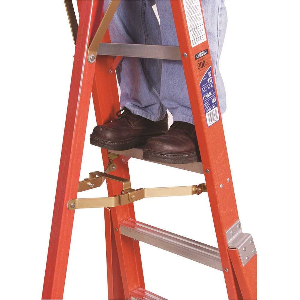 Werner 12 ft Fiberglass Tripod Step Ladder 16ft Reach Heigh) 300lb Load