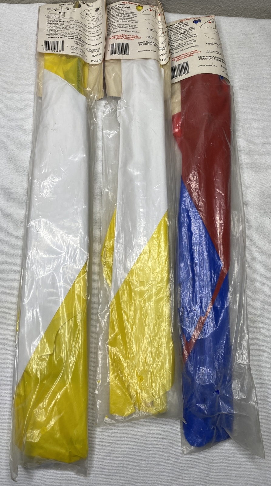 Lot of three sealed Vintage GAYLA Keel Guided plastic kites lil hoot