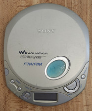 Sony Walkman D-F200 ESP MAX Portable CD Player AM/FM Radio Anti-Skip Silver