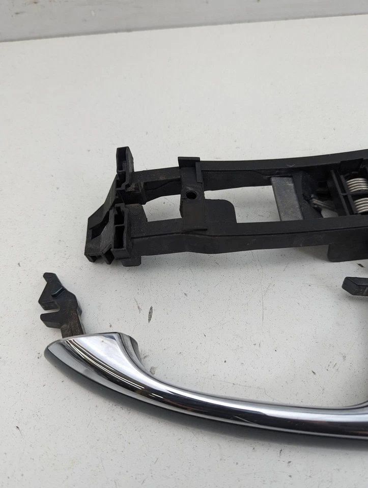 03-09 Manija puerta exterior trasera izquierda mercedes w211 e350 verde c300 Foto 2 de 4