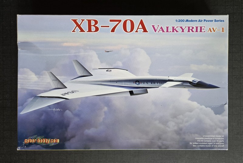 Complete Dragon/Cyber Hobby 1/200 scale XB-70A Valkyrie AV-1, kit no. 2015