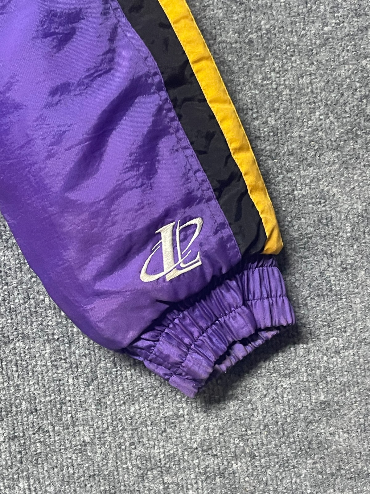 Vintage Minnesota Vikings Jacket Mens Large Puffer Pro Line Logo Athletic