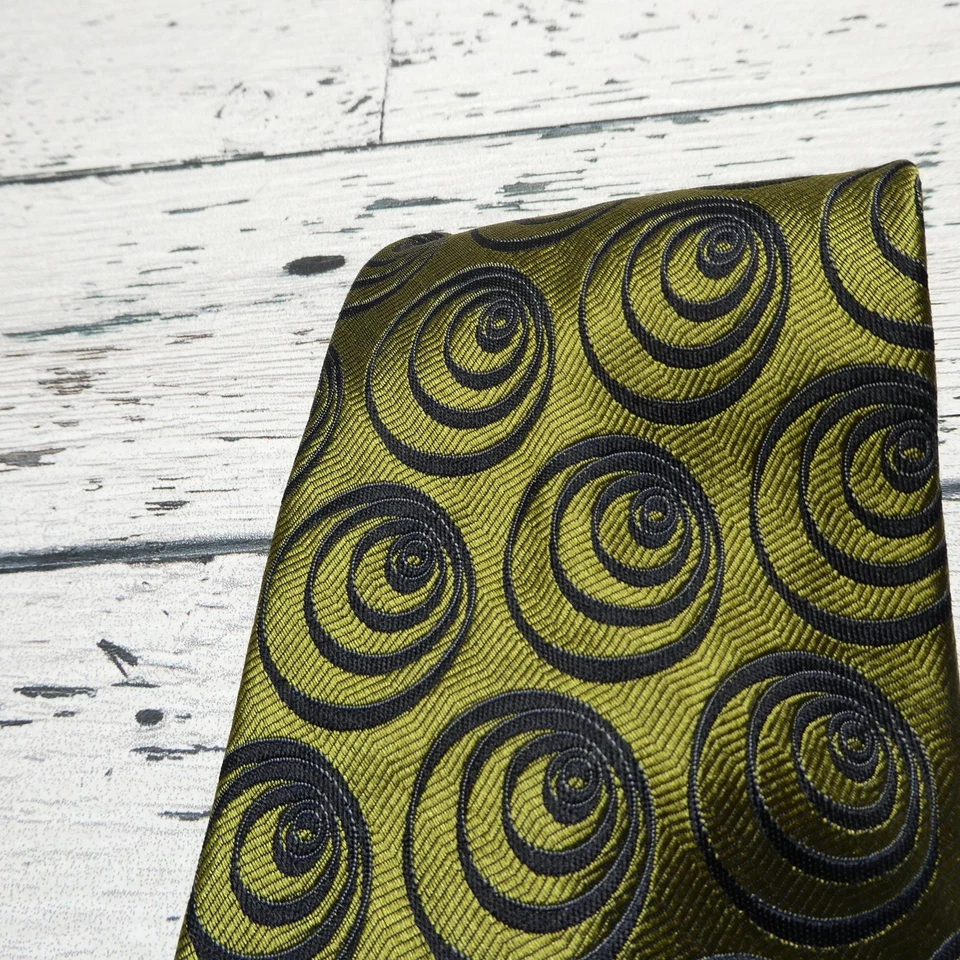 Gravata Ted Baker London masculina tamanho único verde preta padrão redemoinho de seda feita nos EUA - Imagem 2 de 4
