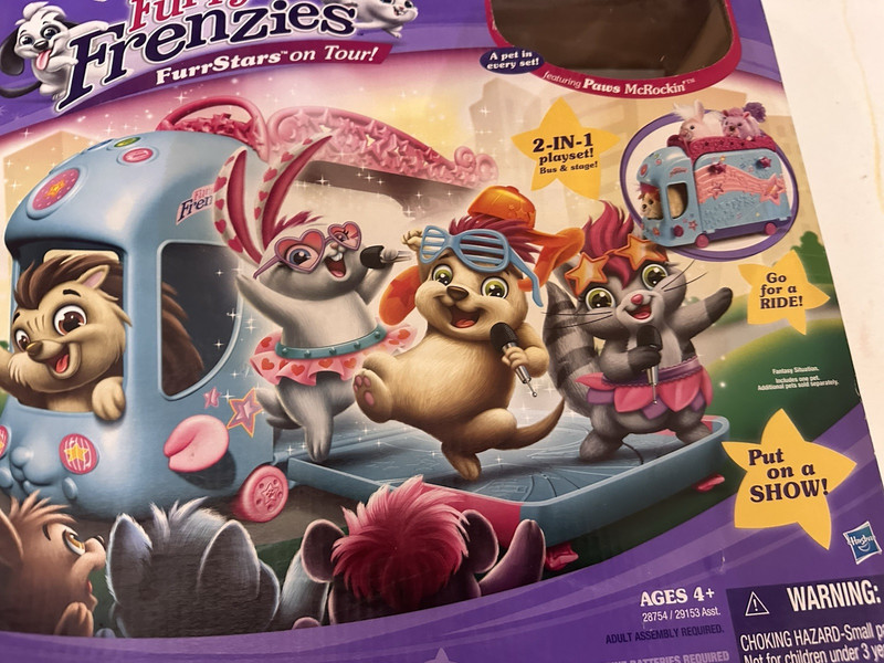 Hasbro Fur Real Pets Scoot & Scurry City, 2 Zoomin Stage, 9 Pets 2008-2010