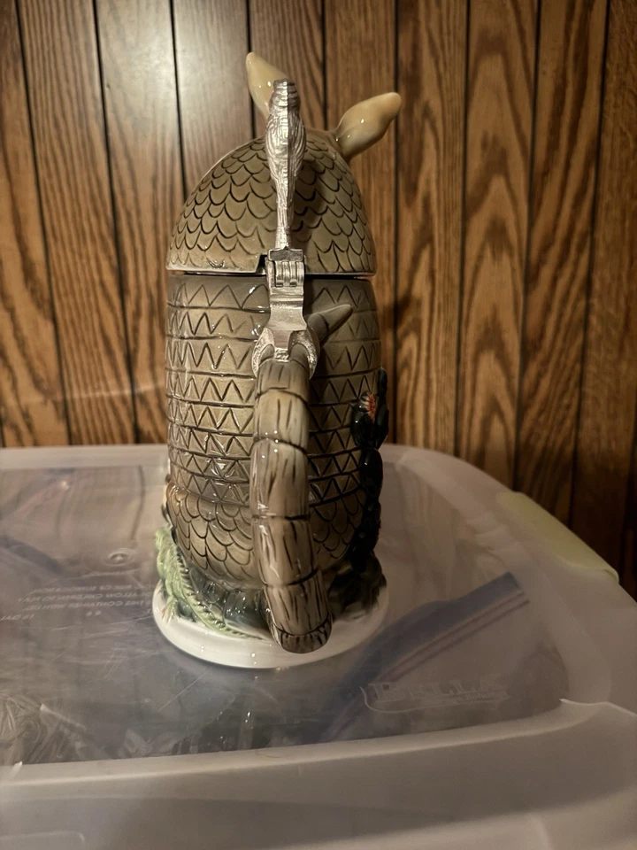 Tradex EX Corona Armadillo Personaje Piedra Foto 3 de 4