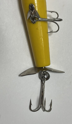 leurre de pêche jaune Jitterbug Fred Arbogast vintage Akron, Ohio