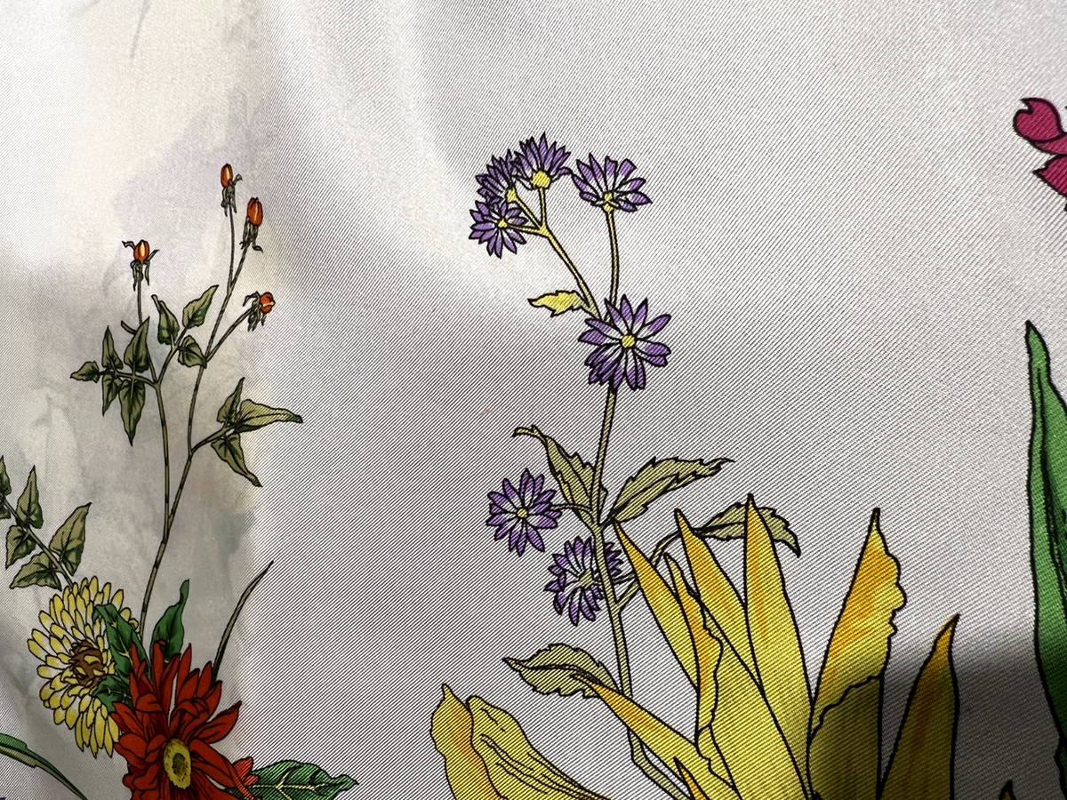 GUCCI Italy Vintage Silk Twill Navy,White Comb Floral Scarf