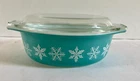 Vintage Turquoise Snowflake Pyrex 1  1/2 Quart Casserole Dish with Lid EC