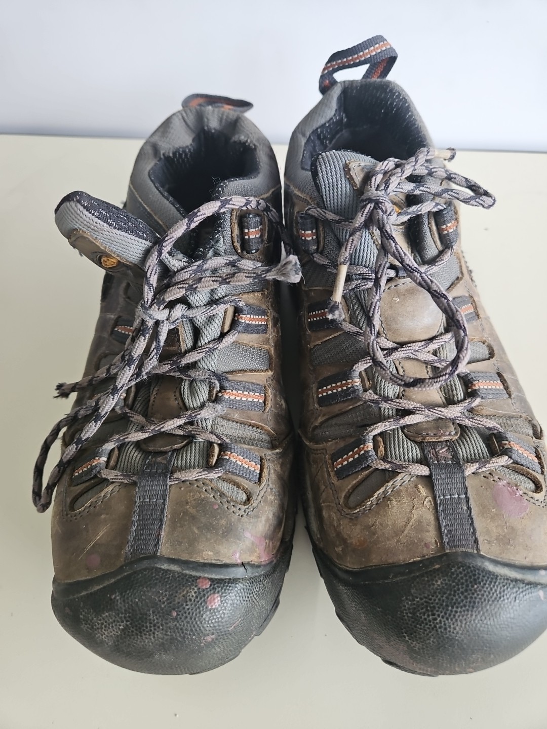Scarpe da trekking Keen Circadia basse da uomo in pelle marrone taglia 9 5 ben indossate