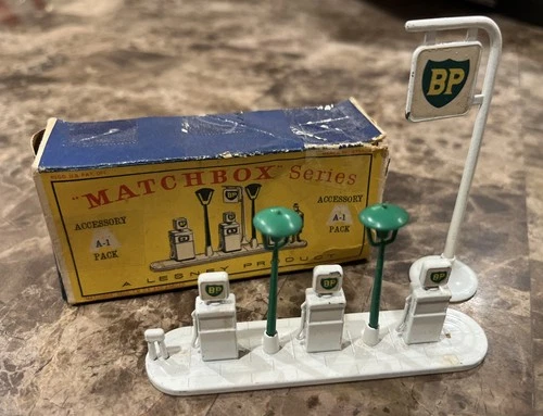 Matchbox Lesney Accessory Pack No. A1, Garage Pump and Signs ‘BP’ w/Original Box