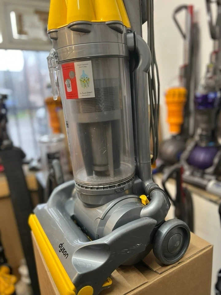 DYSON DC07 ORIGIN ANIMAL VACUUM CLEANER + NEW FILTERS AND NEW ROLLERBRUSH FITTED - Image 3 of 4