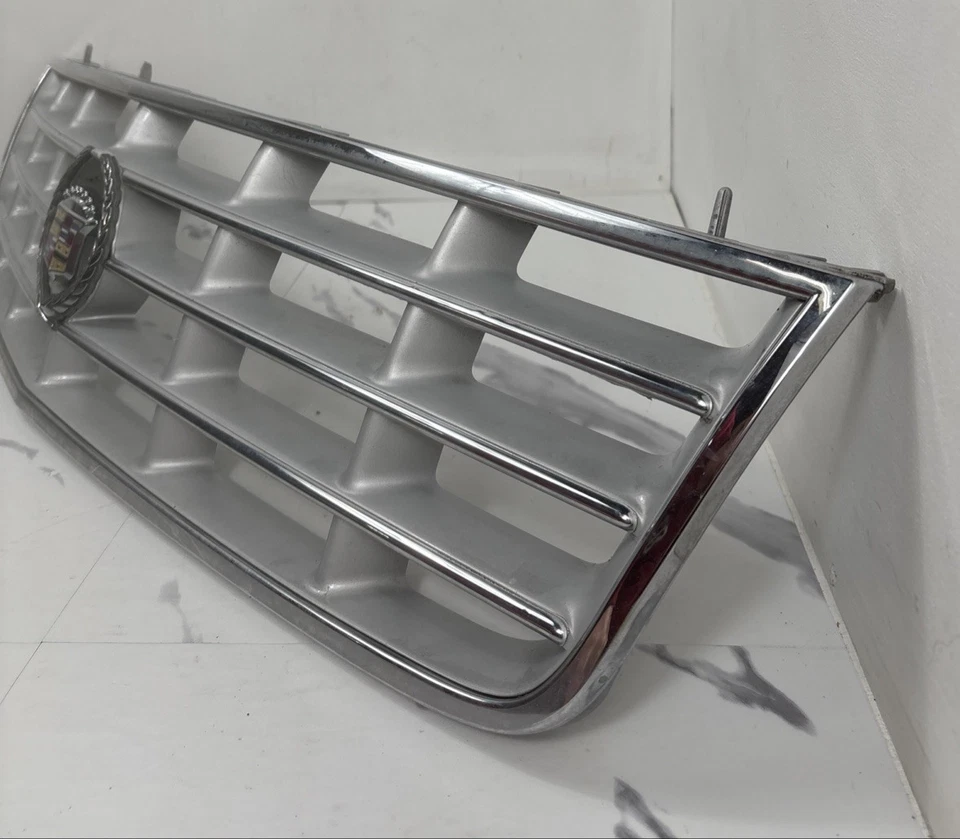 Parrilla superior delantera Cadillac Seville STS DTS 1998-2004 Foto 4 de 4