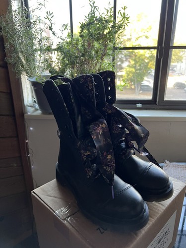 US 5 Dr Doc Martens Triumph Aimilita 