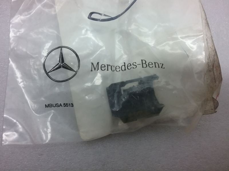 0019883978 NEW OEM Scuff Plate Clip 01-05 MERCEDES C320 MB-3-1 | eBay 