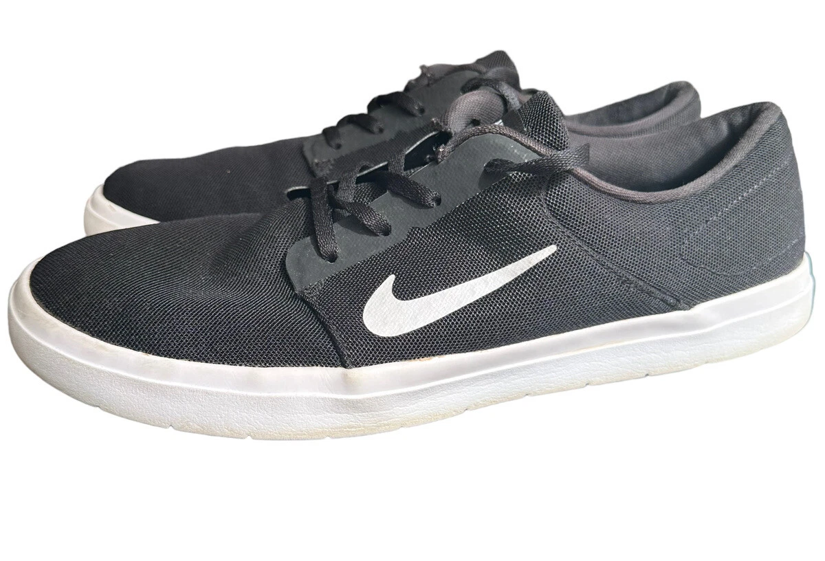 black and white nike skate shoes