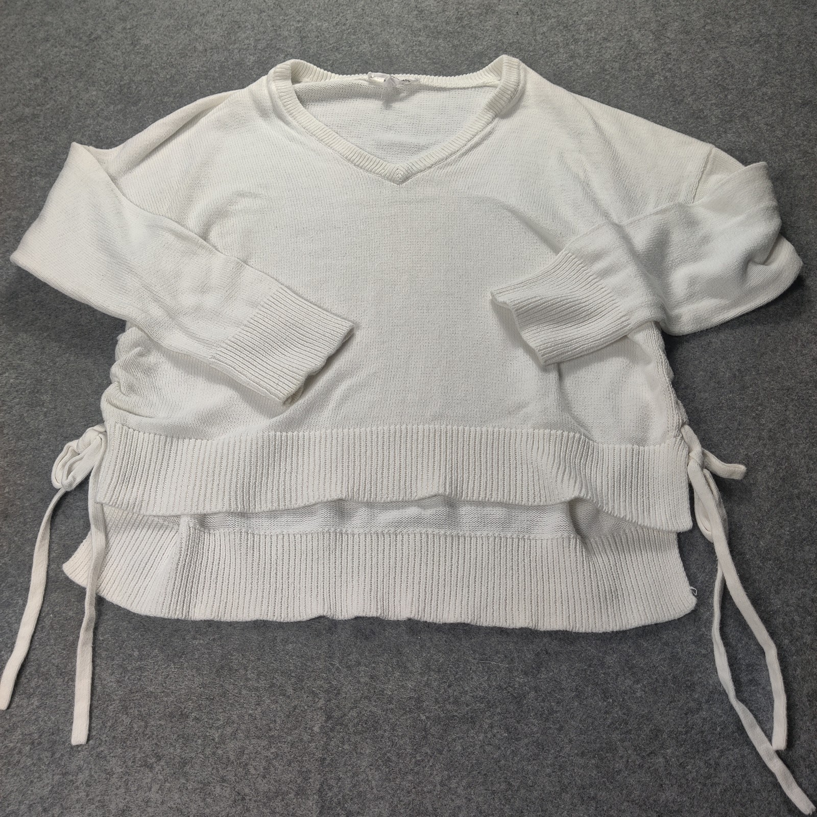 BCBGeneration Sweater Womens Medium Pullover V Ne… - image 1