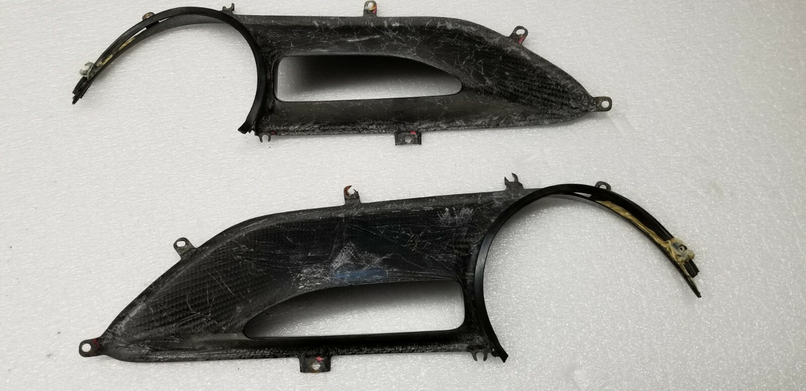 FERRARI 488 GTB REAR BUMPER TAIL LIGHT SURROUND CARBON FIBER 86937700 86937600