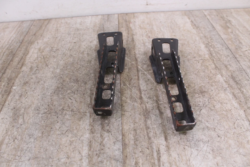 Clavijas de pie izquierda y derecha Can-Am DS650 2000 - par Foto 2 de 4