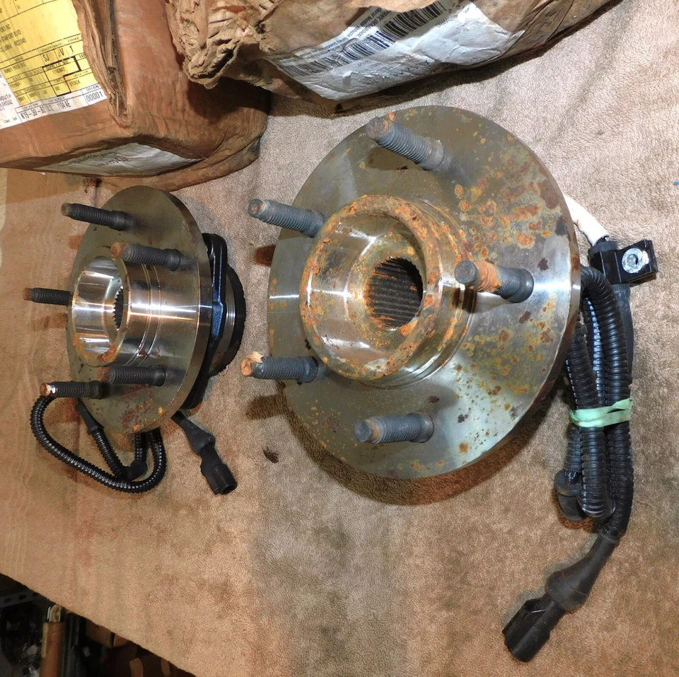 1997-2000 Ford Expedition 4x4 NOS FRONT WHEEL HUBS and BEARING ASSEMBLIES w/ ABS - Image 3 of 4