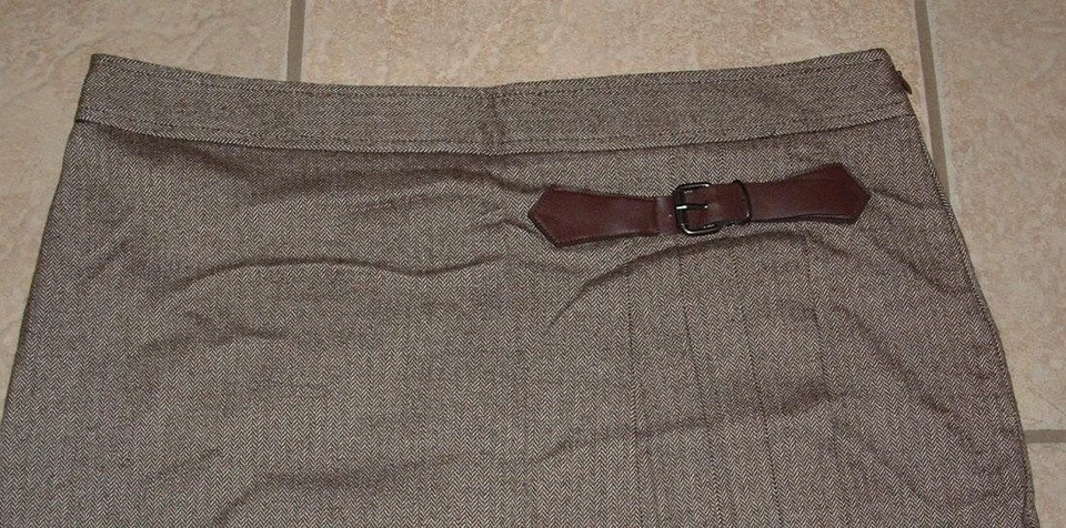 NUEVO NUEVO CON ETIQUETAS Marrón Oscuro Espiga Talla 8 Iglesia Oficina Forrada Línea A Falda Plisados BAJO Foto 2 de 4