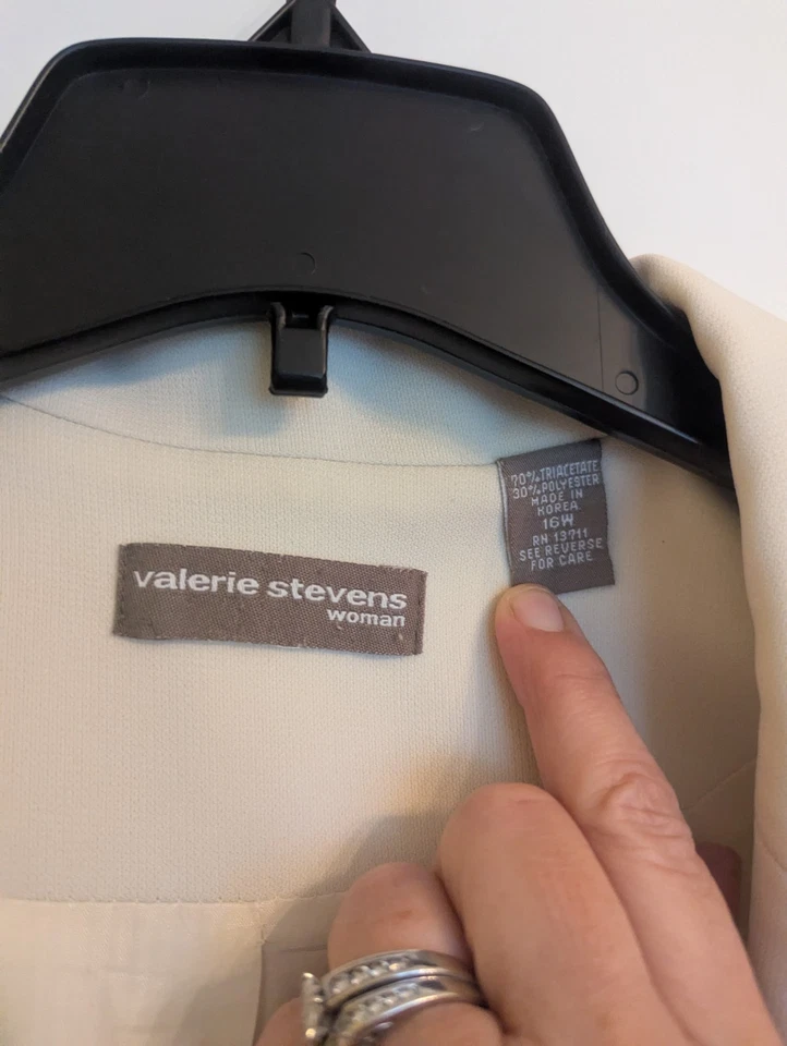 Blazer marfil de Valerie Stevens. Talla 16. Longitud manga 3/4.  Foto 2 de 4