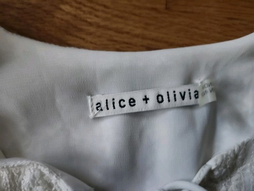 ALICE + OLIVIA dress Sz 4 v-neck ties long sleeve Mini Lace Flowers Lined Mini - Picture 2 of 2