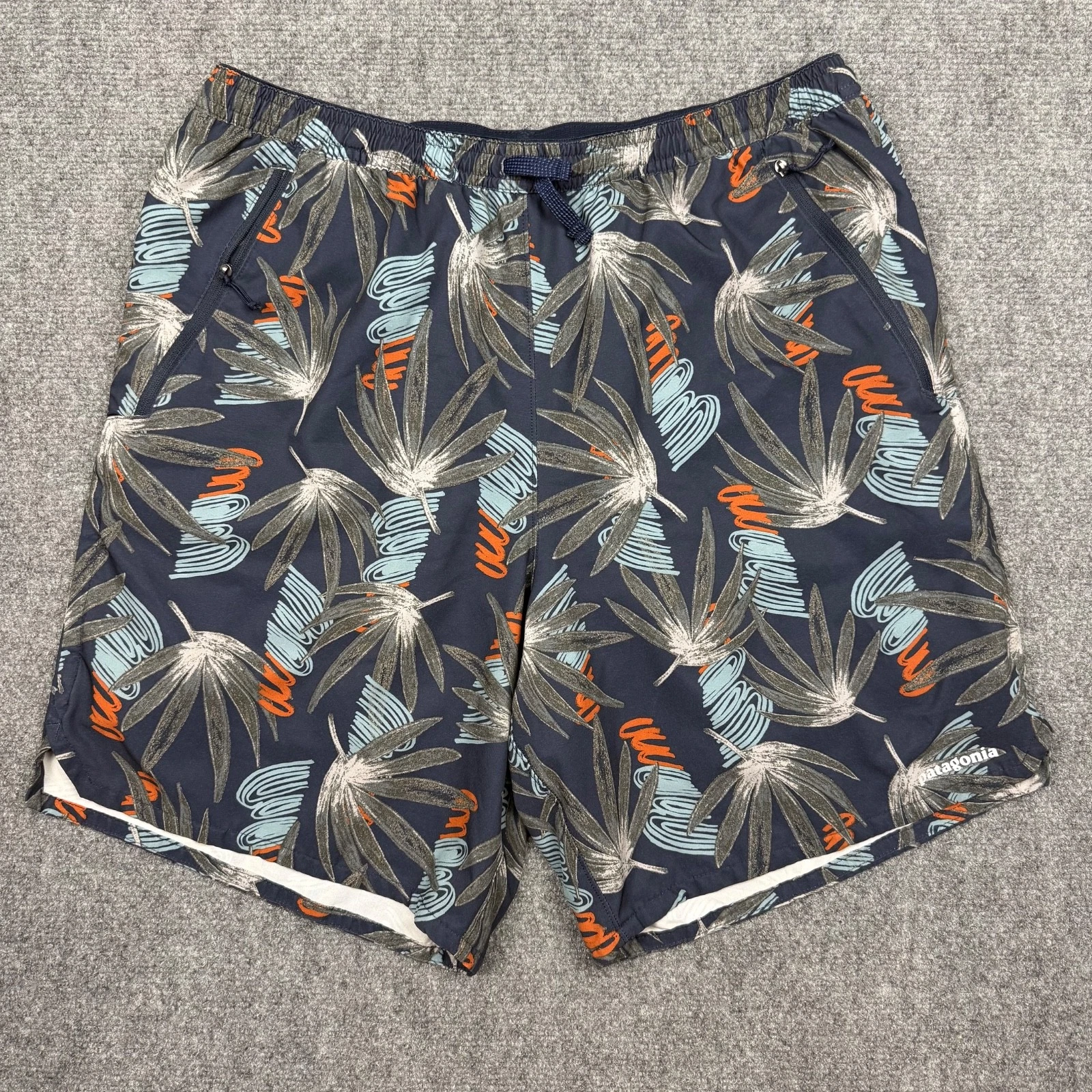 Patagonia Multi Trail Shorts 8" Mens L Floral Blue Hawaiian Lightweight Running
