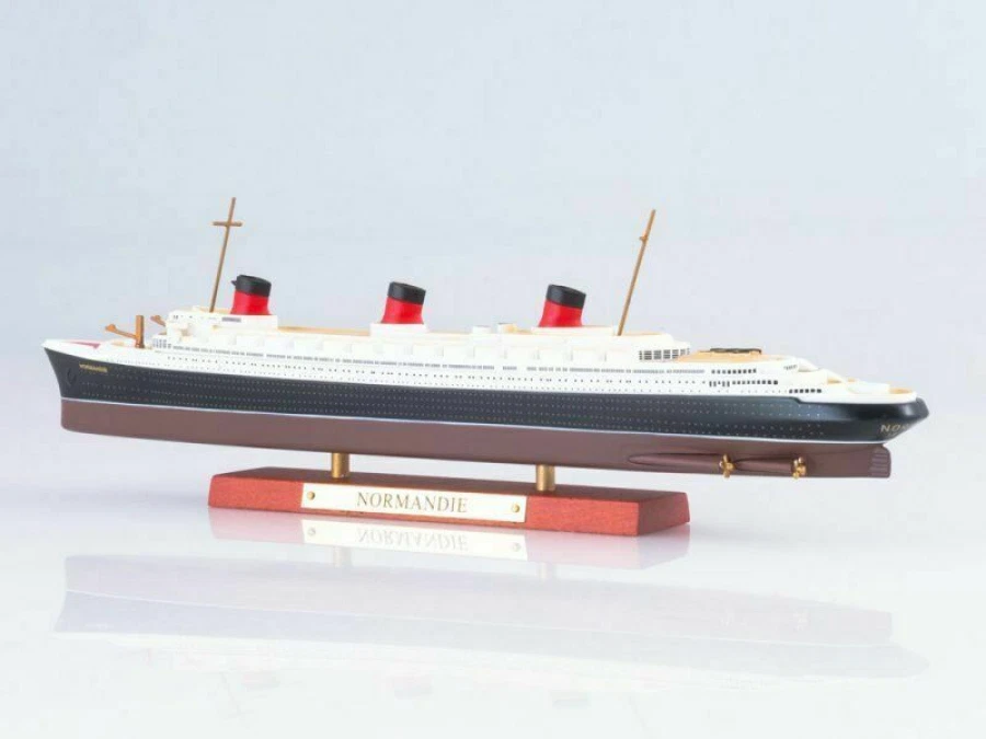 ATLAS 1:1250 Normandie Cruise Ship Model Alloy Boat Replica Display Collection - Image 2 of 4