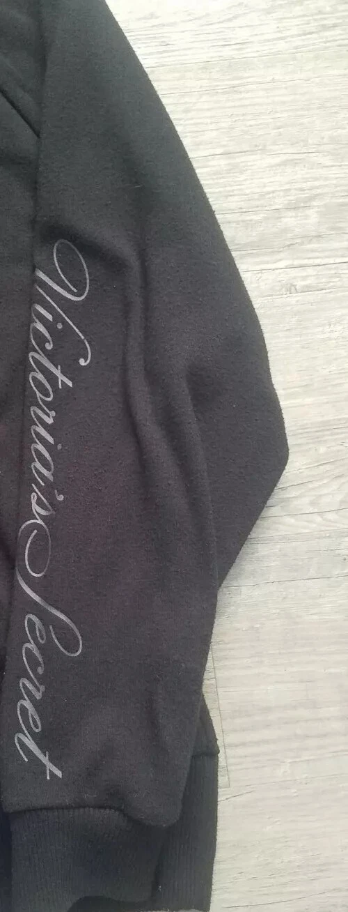 UNDERCOVER Felpa con cappuccio Victoria's Secret nera con logo e maniche taglia L