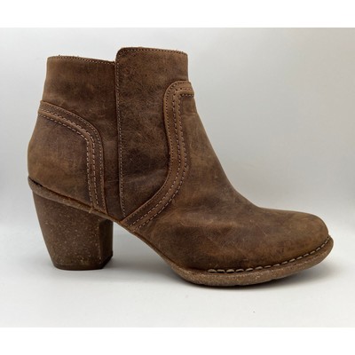 NIB Clarks Carleta Paris Brown Nubuck Ankle Bootie US 9 EU 40
