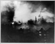 8" x 10" Photo 1940 London is still "taking it" St. Paul's Cathedral