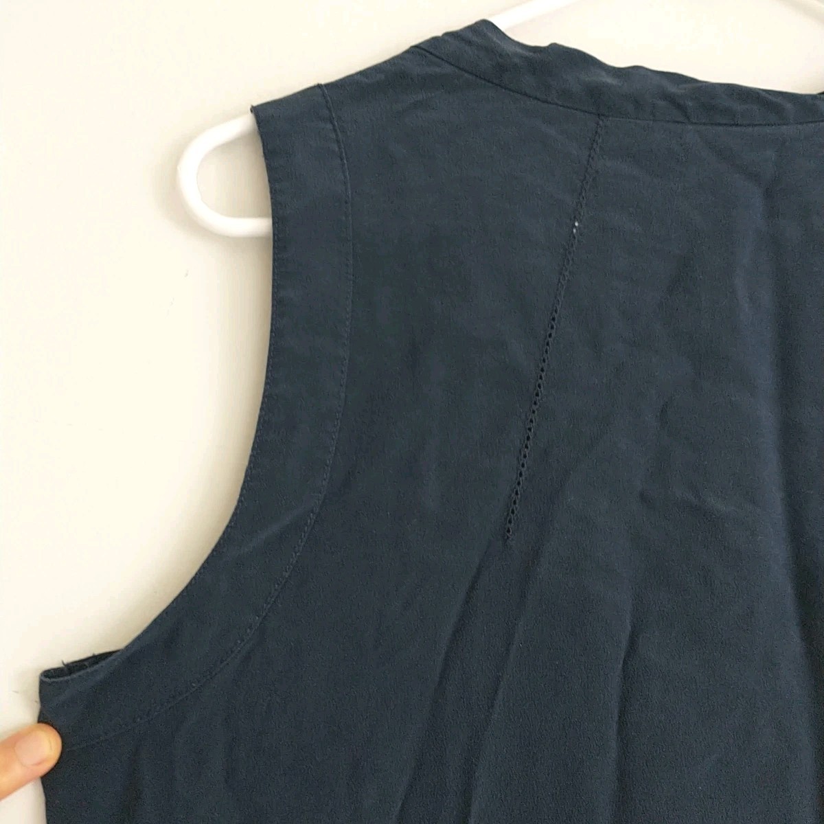 Tory Burch Blouse Top Womens 12 Navy Blue 100%Silk Eyelet Sleeveless Scoop Neck thumbnail 6