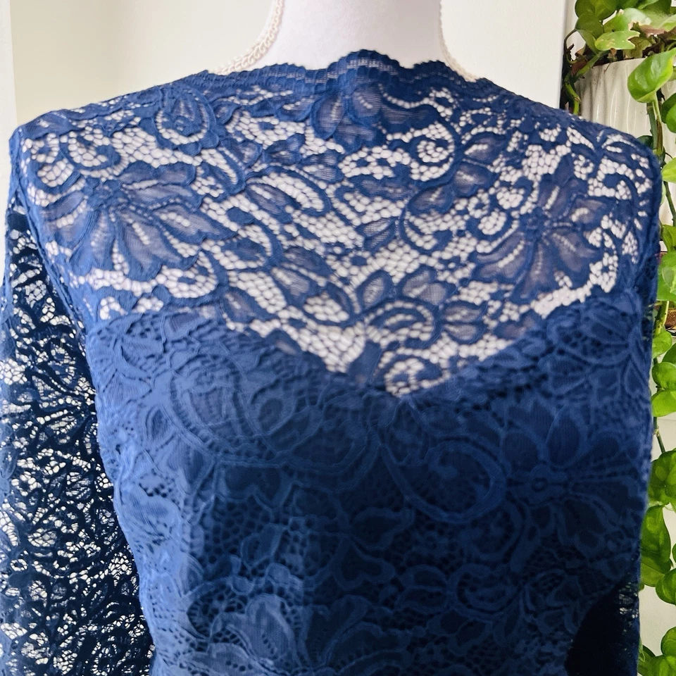 Vestido formal de encaje azul marino tórrido fiesta falda de tul calce y acampanado - talla grande 20 Foto 3 de 4