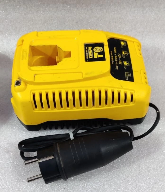 DEWALT DE9135 Charger 7.2V-18V With Dewalt DE9503 18V 2.6Ah Nimh Battery - Image 4 of 4