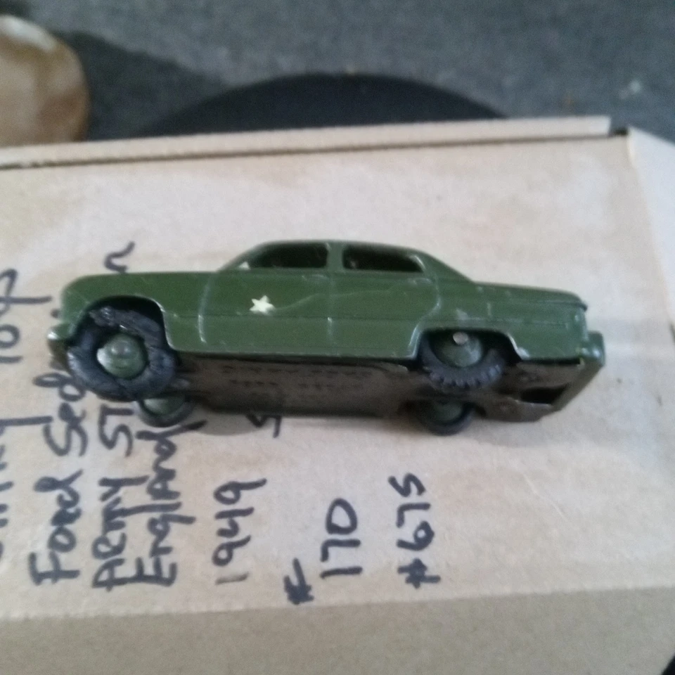 Coche de colección Dinky Toy #170.675 Ford sedán del ejército Staff Foto 2 de 4