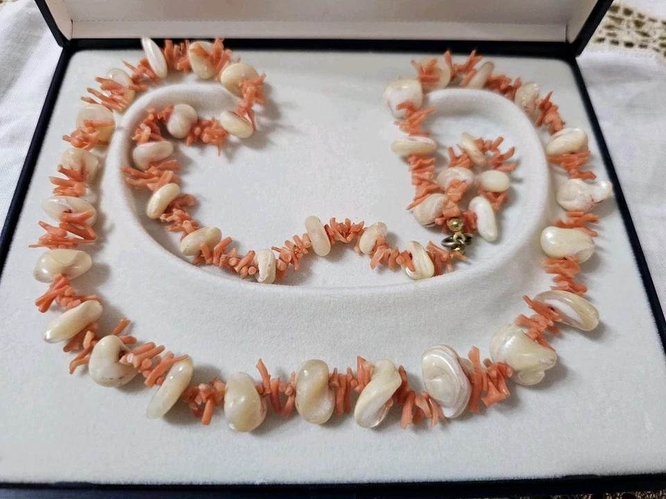 Collana Vintage In Corallo Rosa E Madreperla Gancino Argento 925 - Immagine 2 di 4