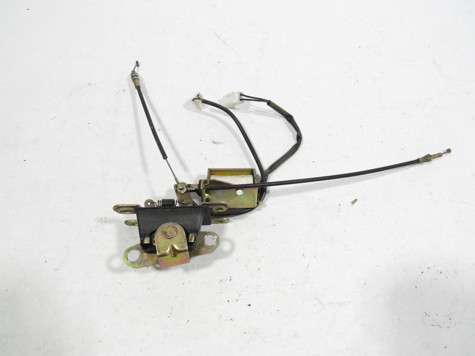 02-06 Maserati Coupe GT 2004 Rear Trunk Lock Latch Mechanism ;