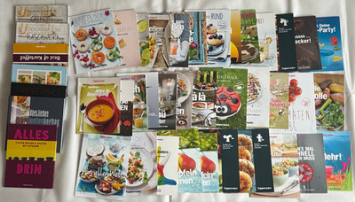 Tupperware _ verschiedene Rezeptheftchen und Rezeptbücher  _ Ausstellungstücke