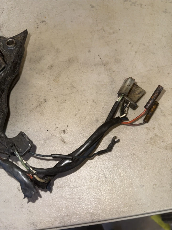 Cubierta de estator y estator Yamaha XT225 de mediados de 1980 OEM Foto 2 de 2