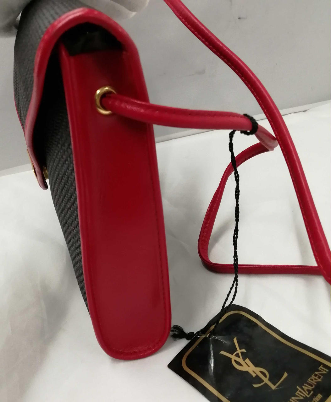 Rara borsa a tracolla Yves Saint Laurent Cassandra in pelle rossa