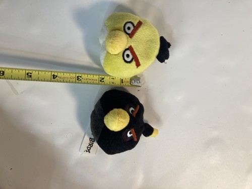 Angry Birds 3" Mini Plush Bean Bag Black Bomb Bird, Yellow Chuck 2011 - Picture 2 of 3