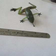 FISHING LURE UNKNOWN  2½"  BURK TYPE SOFT RUBBER FROG GREEN