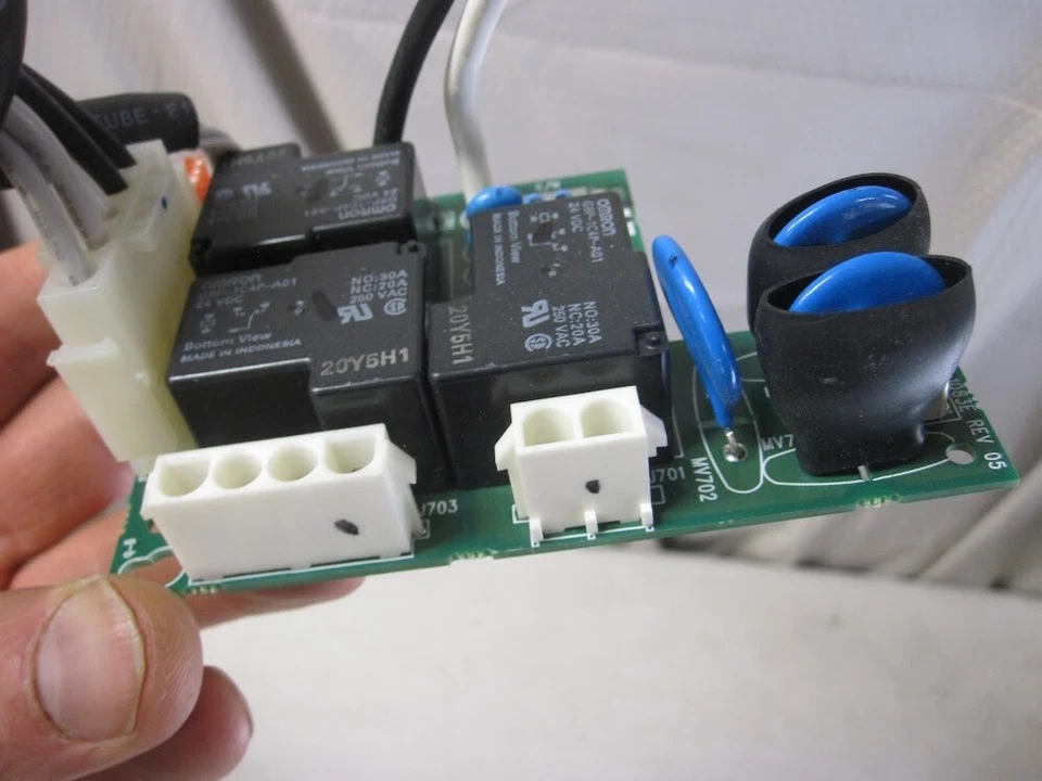 Placa de control de relé de alimentación UPS genuina APC 640-1083E Rev 05 - Funciona muy bien Foto 3 de 4