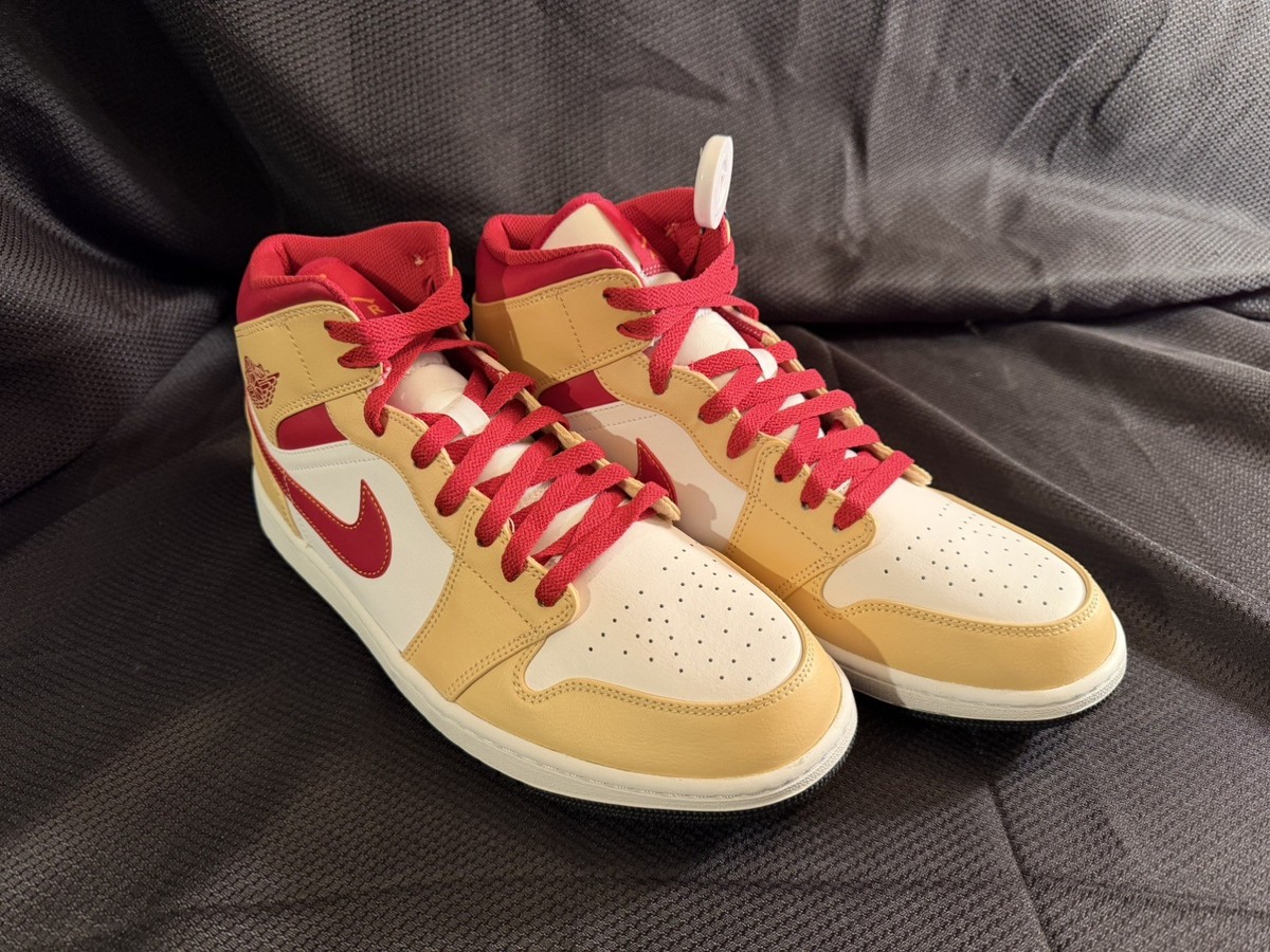 Nike Air Jordan 1 Mid Men\'s 13 White Onyx/Light Curry Basketball Shoe 554724-201 554724-201 Nike Air Jordan 1 Mid Onyx Beige Light Curry  main image 3