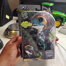 Fingerlings Fury , Untamed Raptor Interactive Collectible Dinosaur