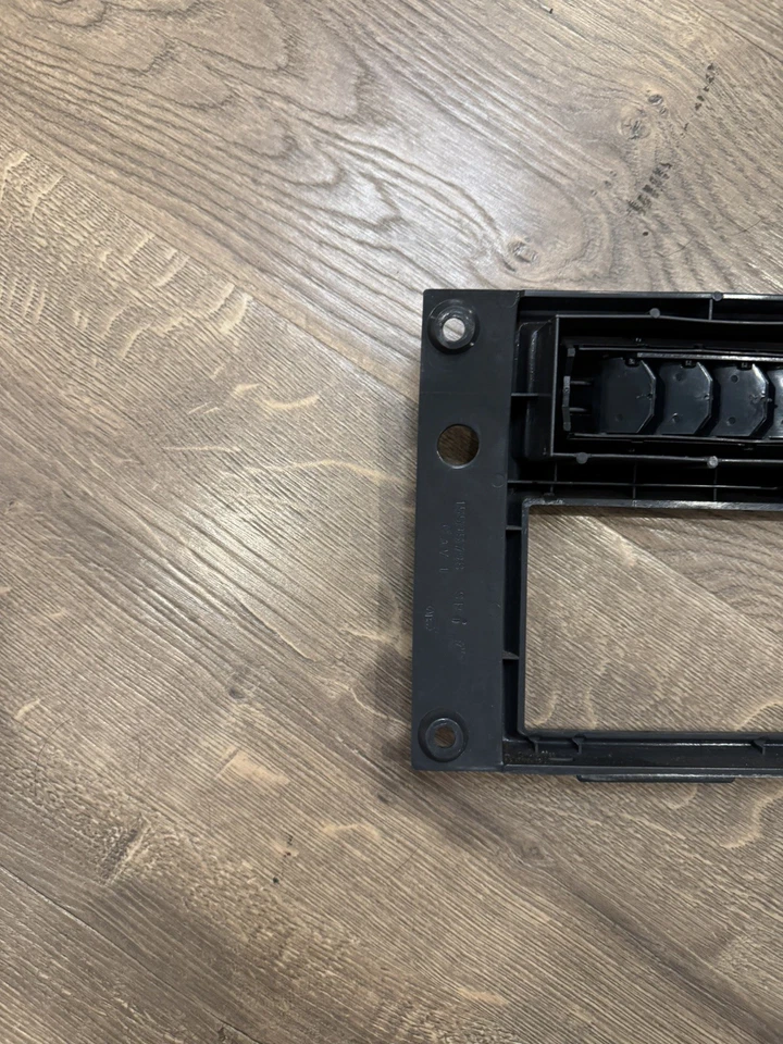 Chevrolet S10 GMC S15 1988-1994 radio tablero embellecedor bisel con encendedor OEM #15595798 Foto 2 de 4